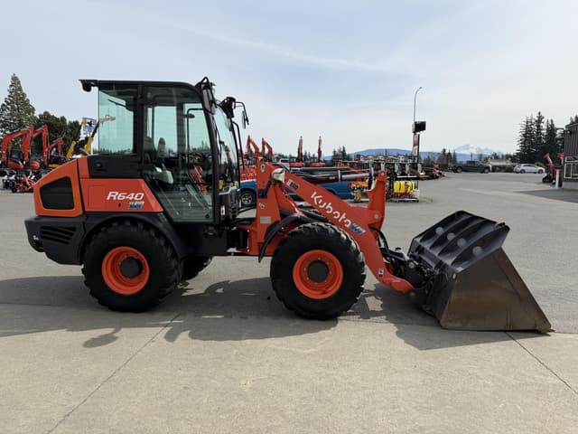 Image of Kubota R640 equipment image 4