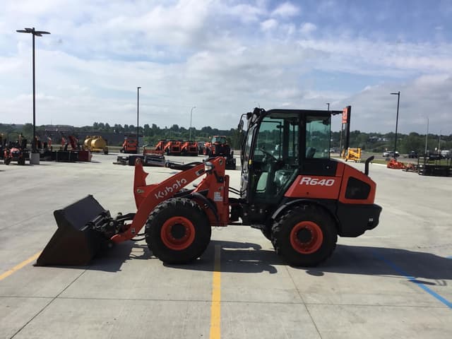 Image of Kubota R640 equipment image 2