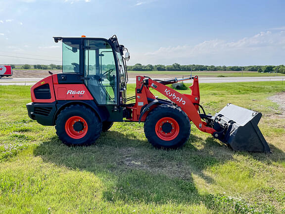 Image of Kubota R640 equipment image 3