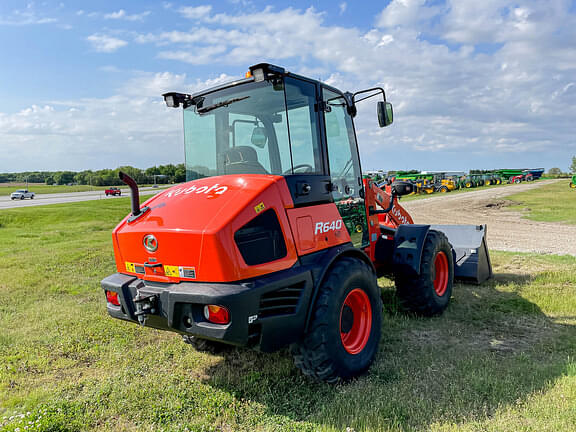 Image of Kubota R640 equipment image 4