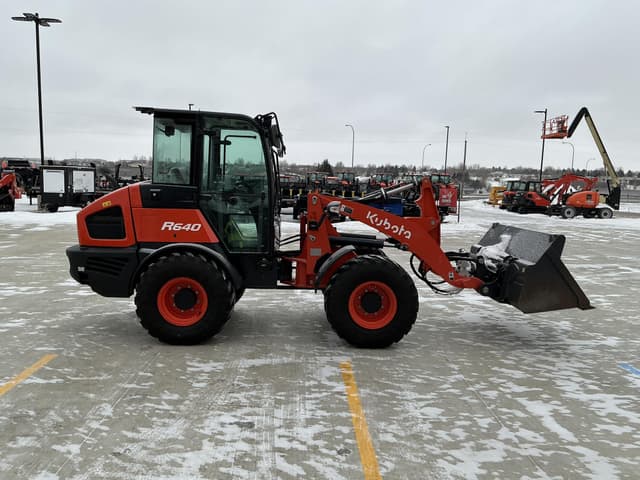 Image of Kubota R640 equipment image 2