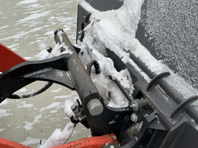 Image of Kubota R640 equipment image 4