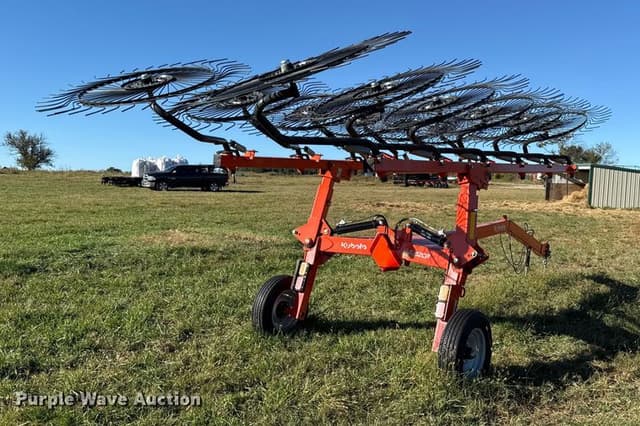 Image of Kubota RA212CR equipment image 4