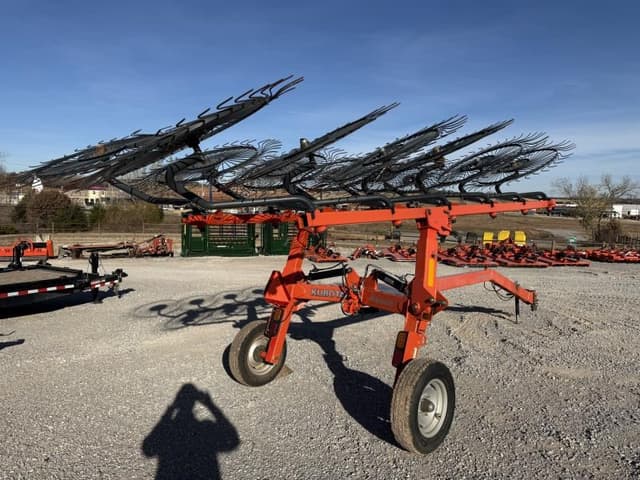 Image of Kubota RA212CR equipment image 3