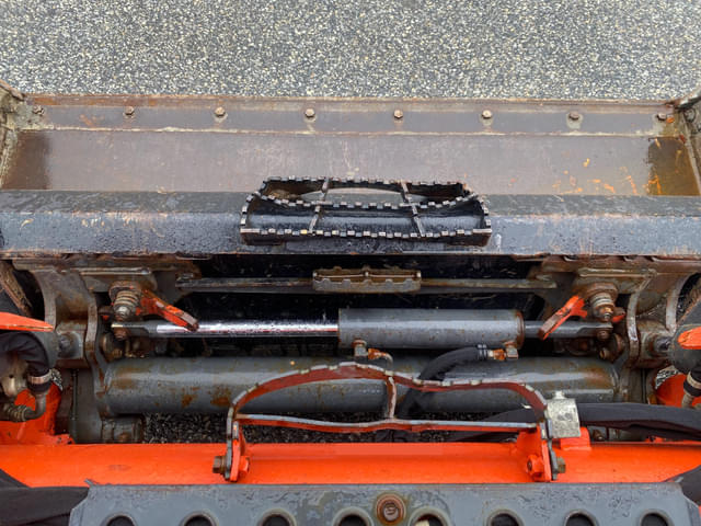 Image of Kubota SSV65 equipment image 2