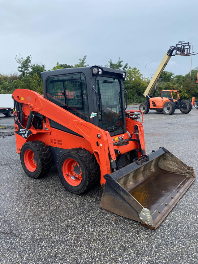 Image of Kubota SSV65 equipment image 3