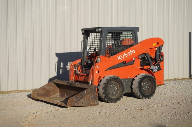 Image of Kubota SSV65 equipment image 2
