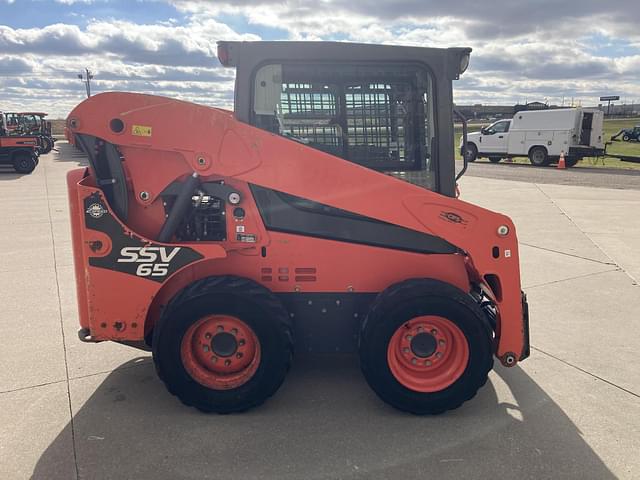 Image of Kubota SSV65 equipment image 4