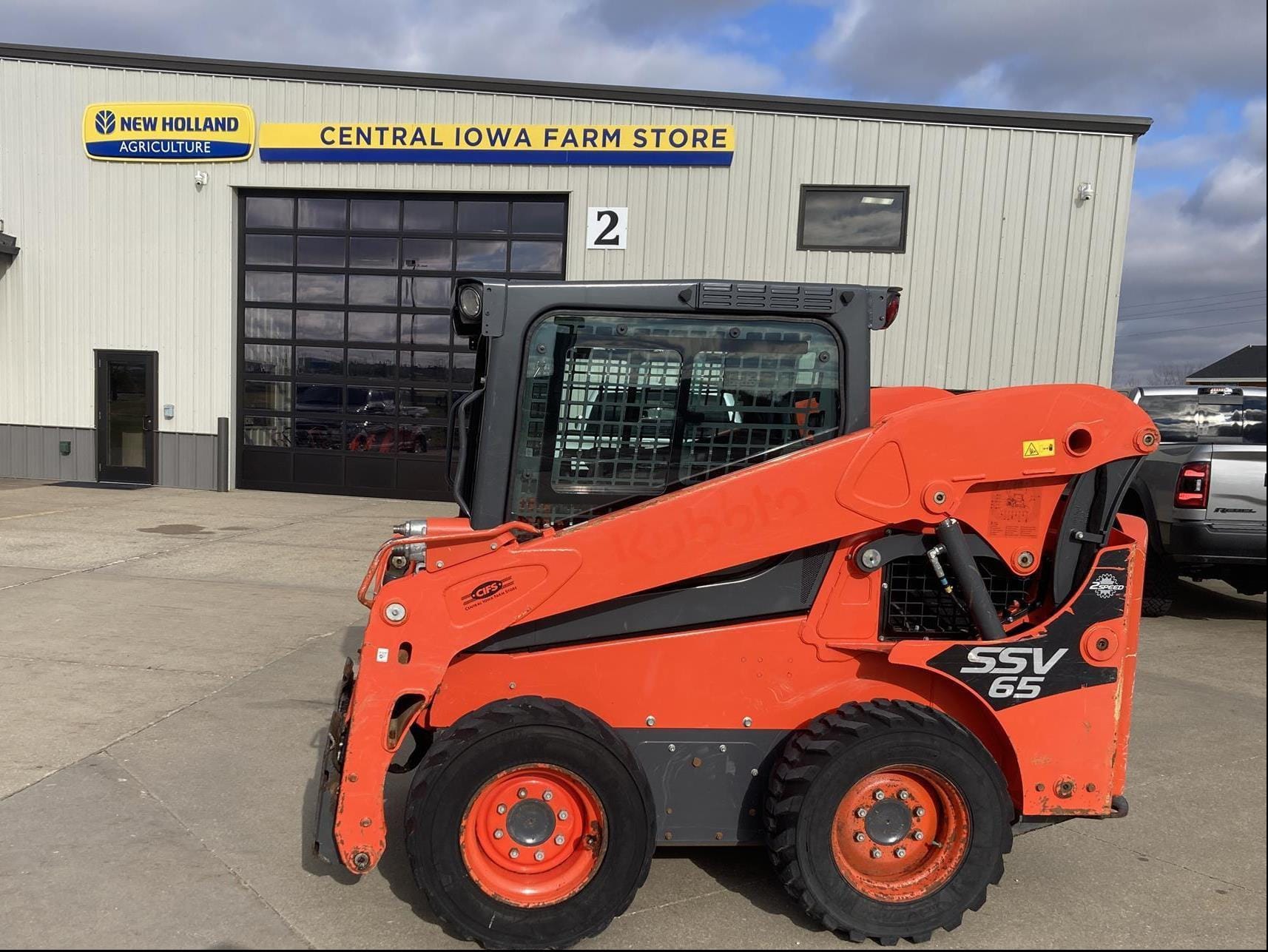 2021 Kubota SSV65 Equipment Image0