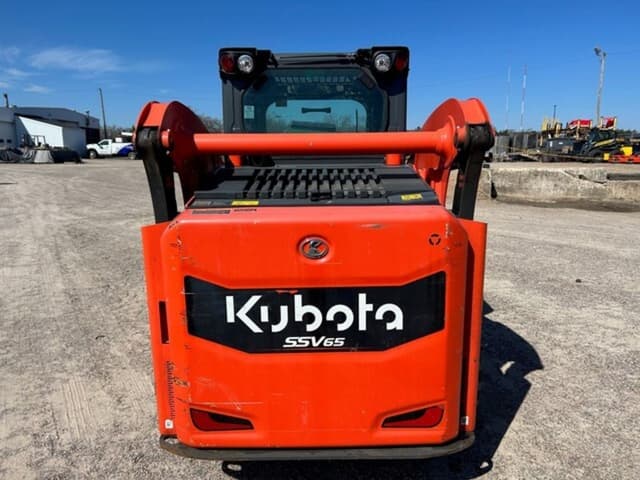 Image of Kubota SSV65 equipment image 4
