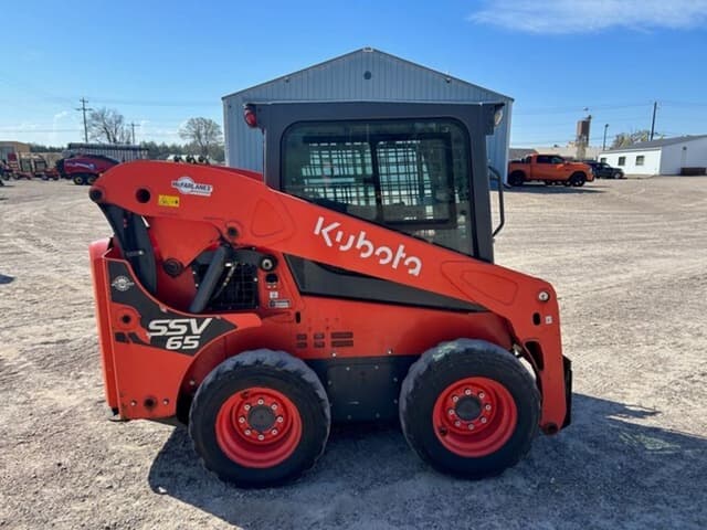 Image of Kubota SSV65 equipment image 3