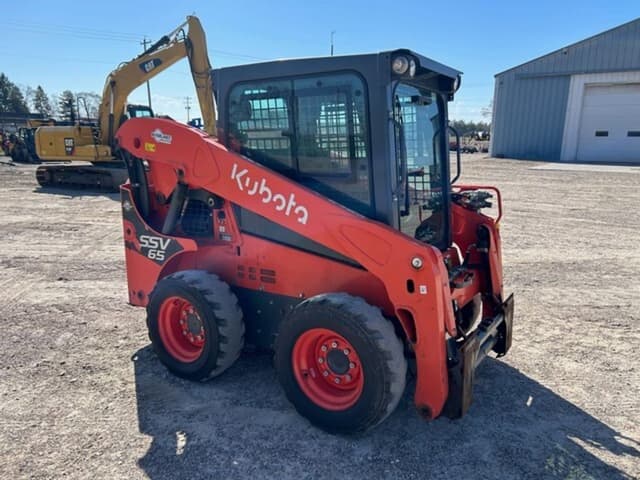 Image of Kubota SSV65 equipment image 2