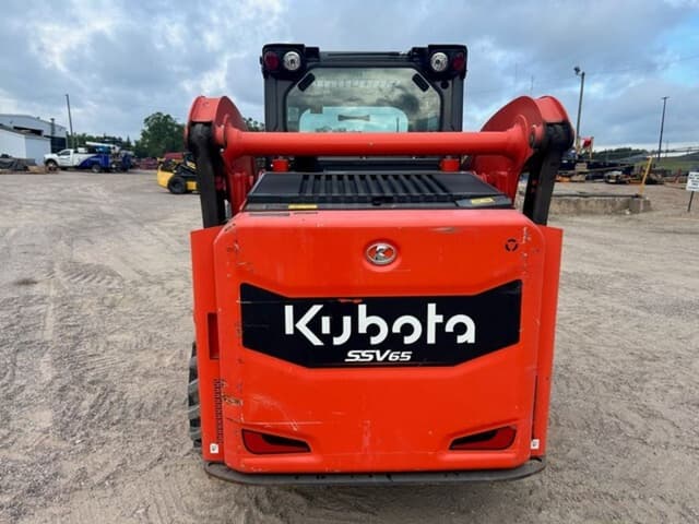 Image of Kubota SSV65 equipment image 4