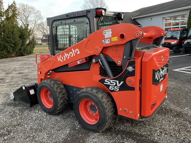 Image of Kubota SSV65 equipment image 2