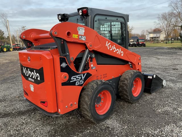 Image of Kubota SSV65 equipment image 4