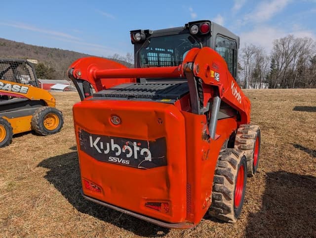 Image of Kubota SSV65 equipment image 4
