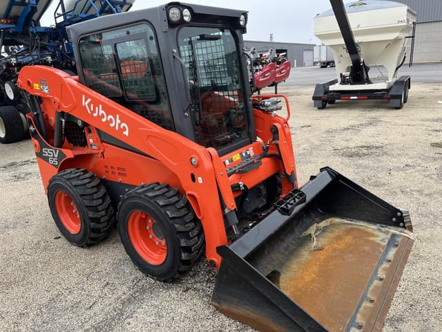 Image of Kubota SSV65 equipment image 3