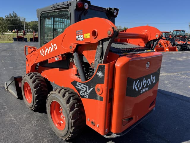 Image of Kubota SSV65PHRC equipment image 4