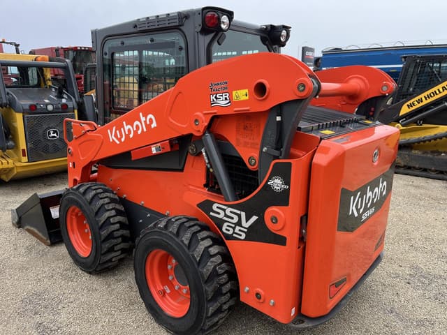 Image of Kubota SSV65 equipment image 2