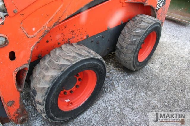 Image of Kubota SSV65 equipment image 4