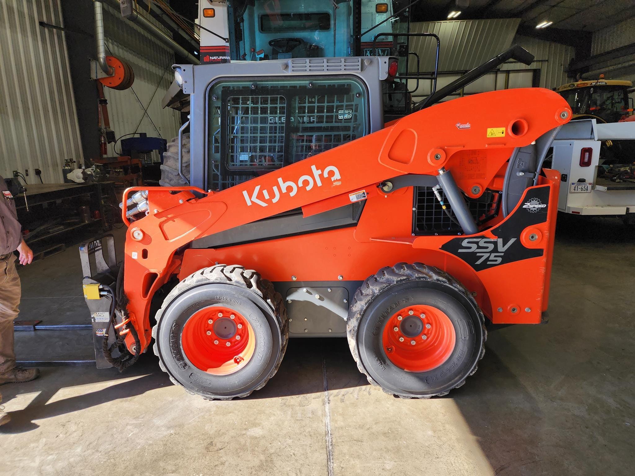 2021 Kubota SSV75 Equipment Image0