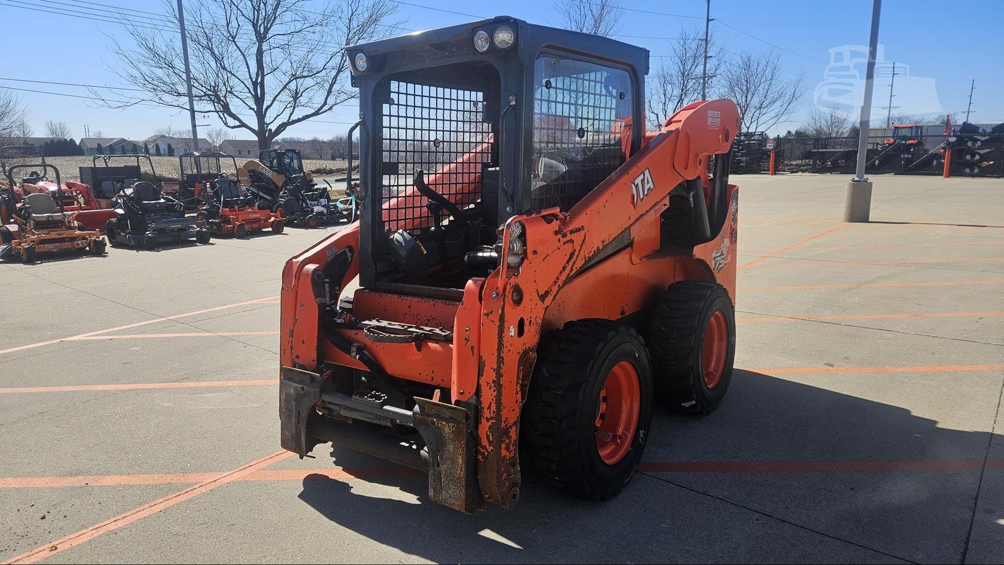 2021 Kubota SSV75 Equipment Image0