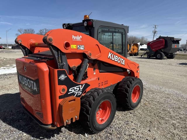 Image of Kubota SSV75 equipment image 4
