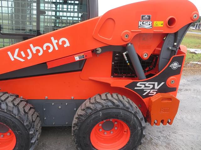 Image of Kubota SSV75 equipment image 4