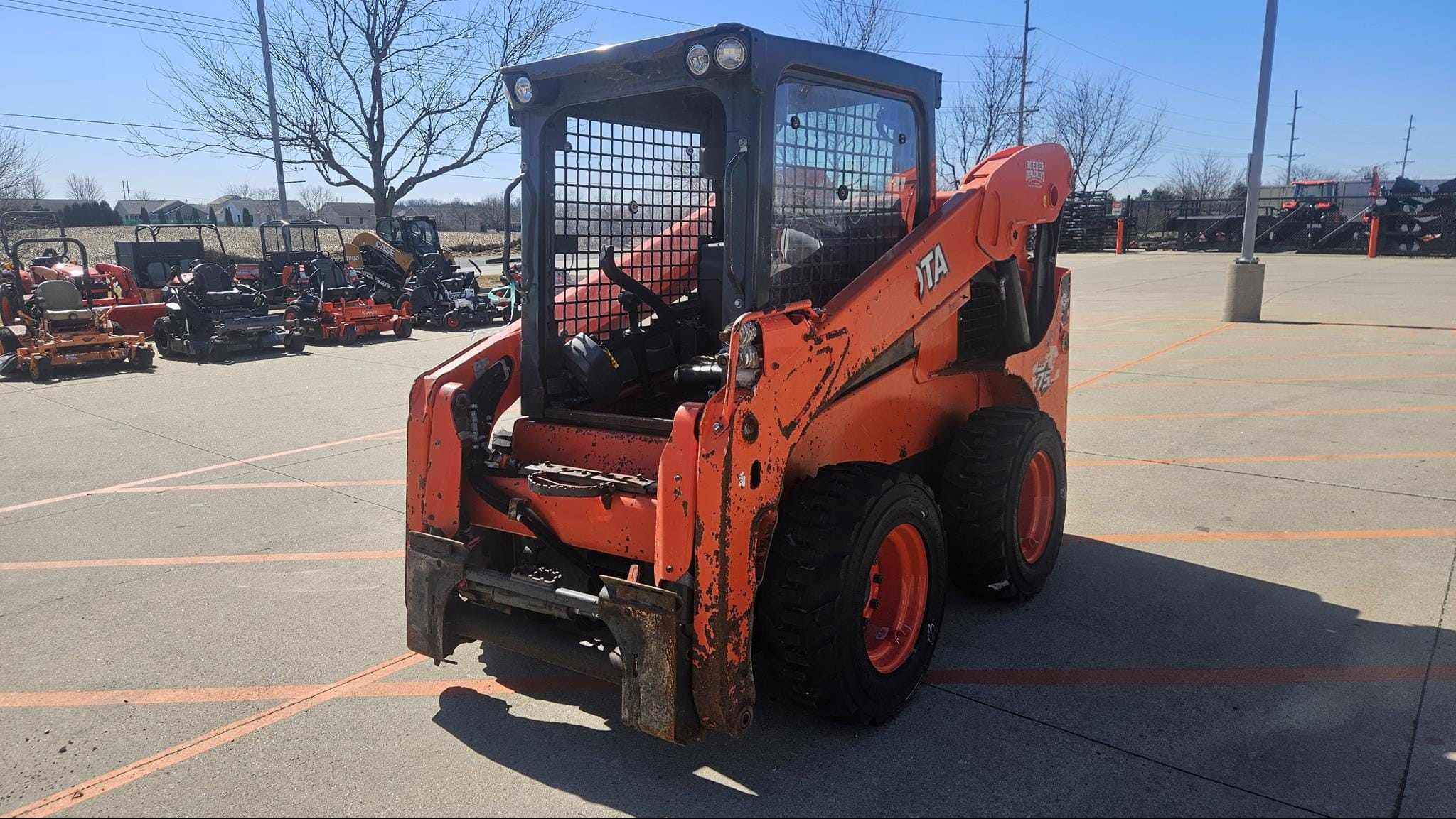 2021 Kubota SSV75 Equipment Image0