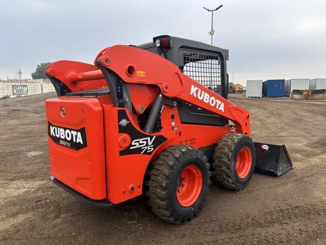 Image of Kubota SSV75 equipment image 2