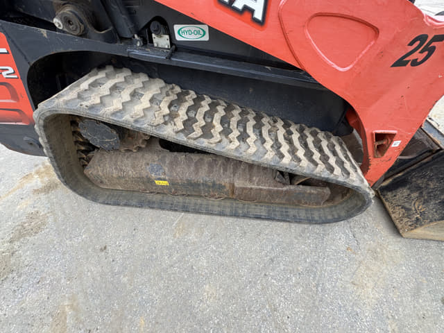 Image of Kubota SVL75-2 equipment image 4