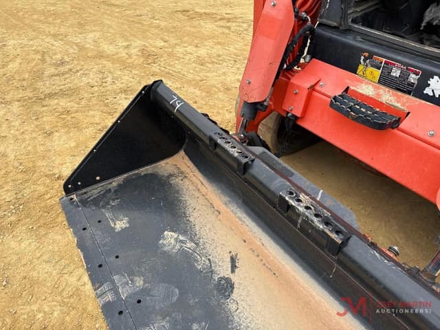 Image of Kubota SVL75-2 equipment image 3