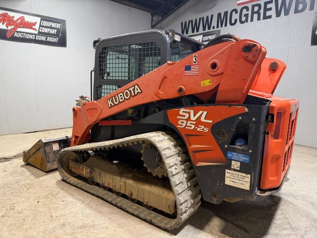 Image of Kubota SVL95-2 equipment image 2