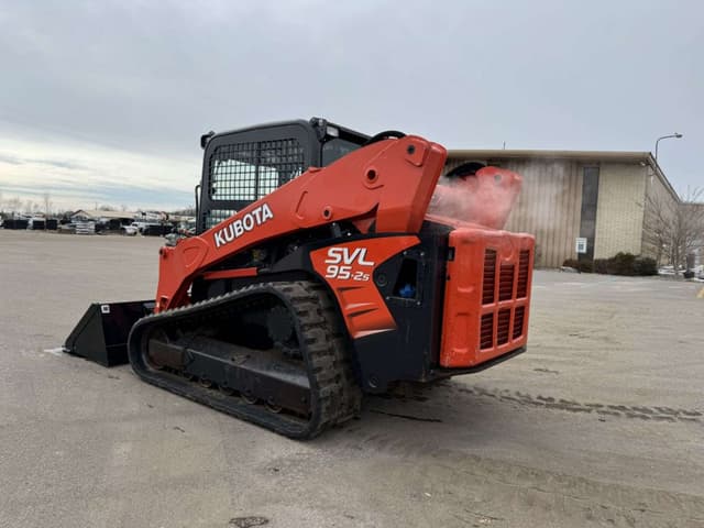 Image of Kubota SVL95-2 equipment image 2