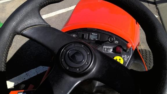 Image of Kubota T2290 equipment image 4