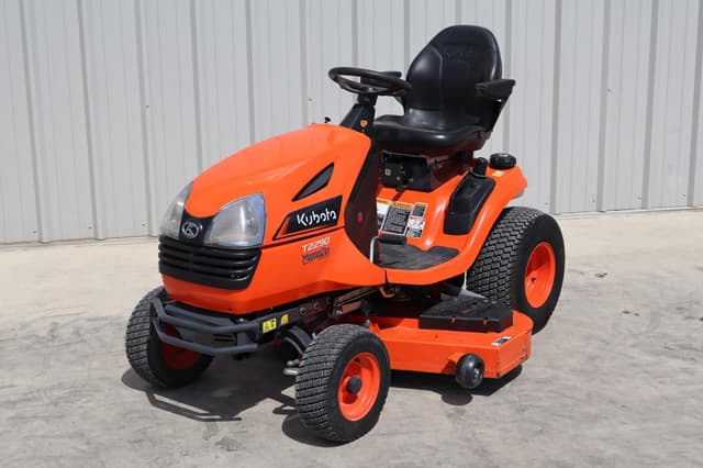 Image of Kubota T2290KWT equipment image 2