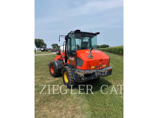 Image of Kubota R640 equipment image 3