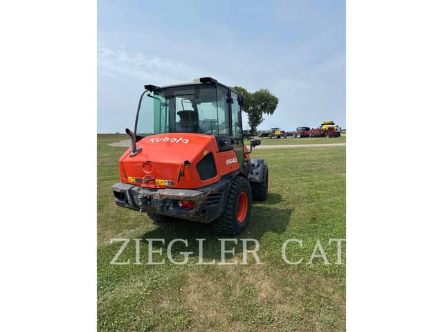 Image of Kubota R640 equipment image 2
