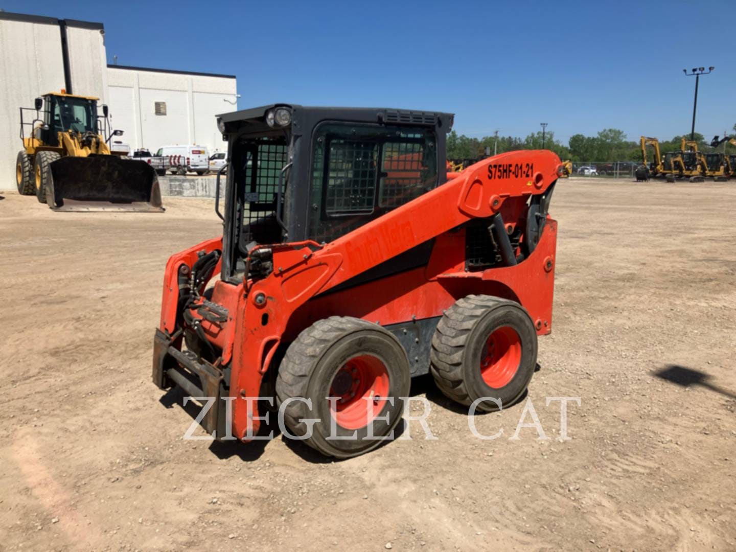 2021 Kubota SSV75 Equipment Image0