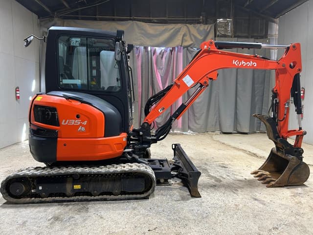Image of Kubota U35-4 equipment image 3
