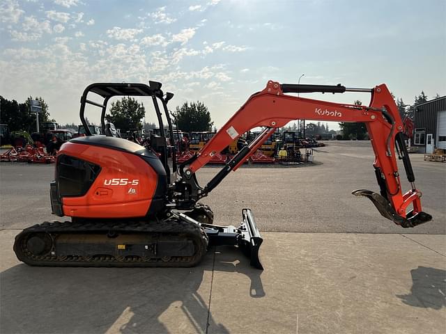 Image of Kubota U55-5 equipment image 4