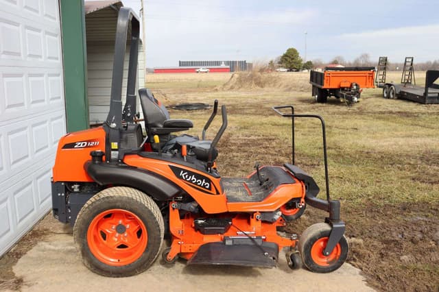 Image of Kubota ZD1211 equipment image 4