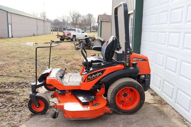 Image of Kubota ZD1211 equipment image 3