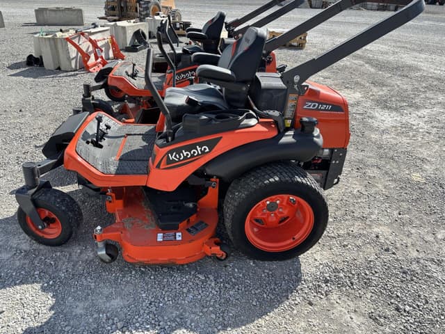 Image of Kubota ZD1211 equipment image 2