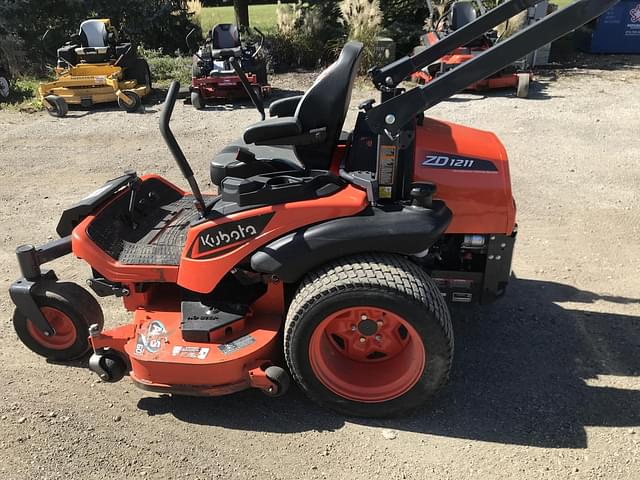 Image of Kubota ZD1211 equipment image 3