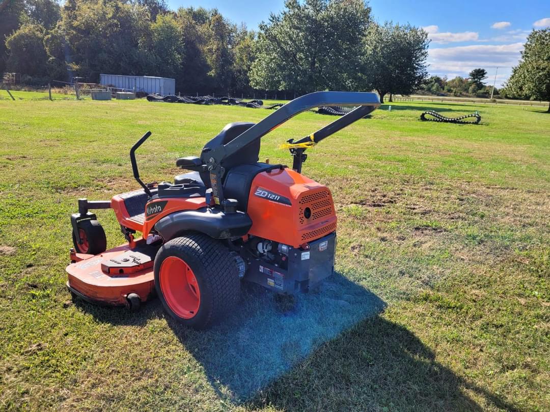 Image of Kubota ZD1211L-3-72 Image 1