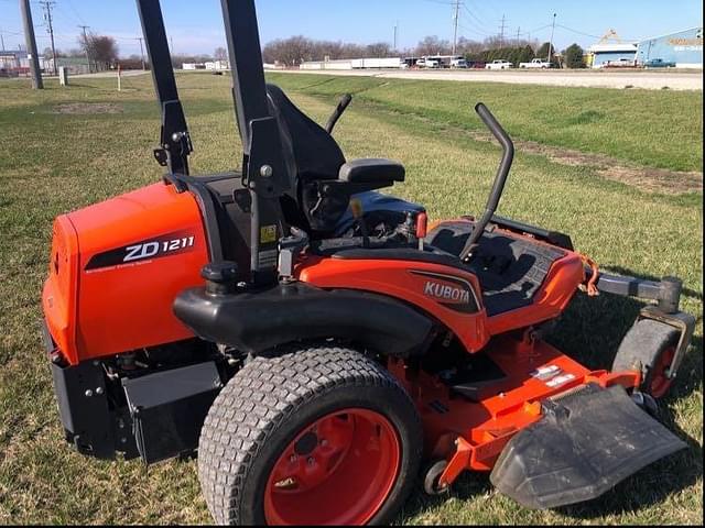 Image of Kubota ZD1211L equipment image 3