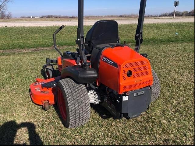 Image of Kubota ZD1211L equipment image 2