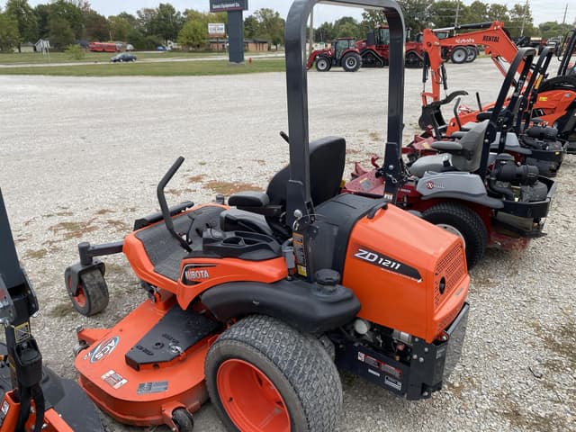 Image of Kubota ZD1211L equipment image 4