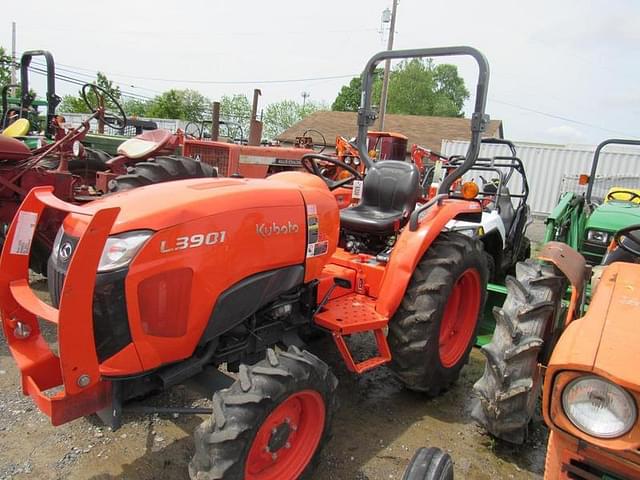 Image of Kubota L3901D equipment image 2